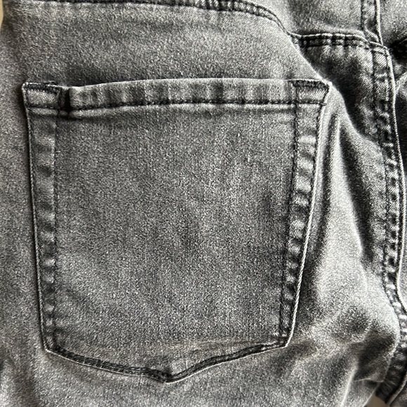 Bullhead Denim Junior’s Edgy Gray Skinny Jeans Size 24 - Picture 9 of 16